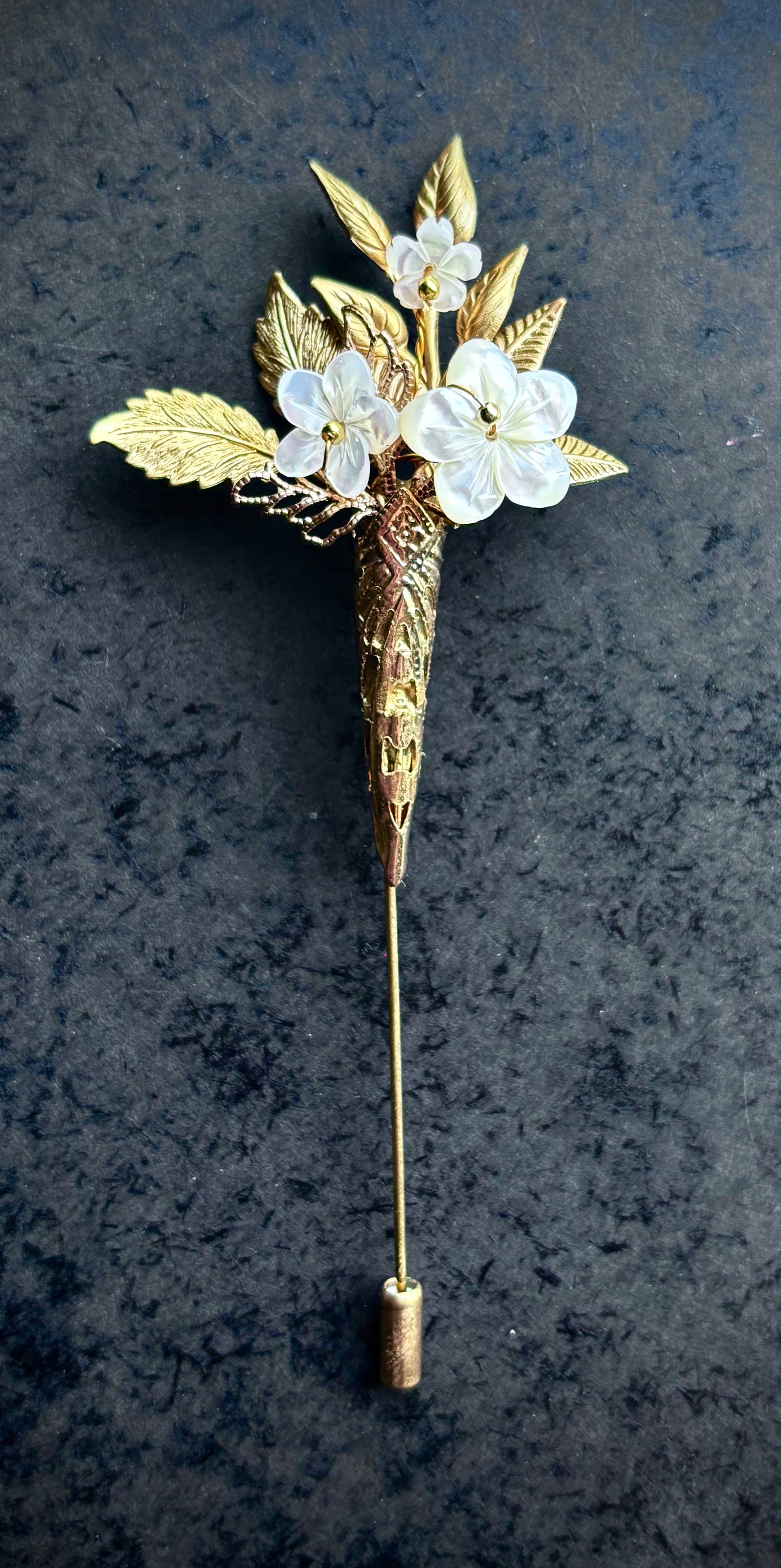 Margot Buttonholes