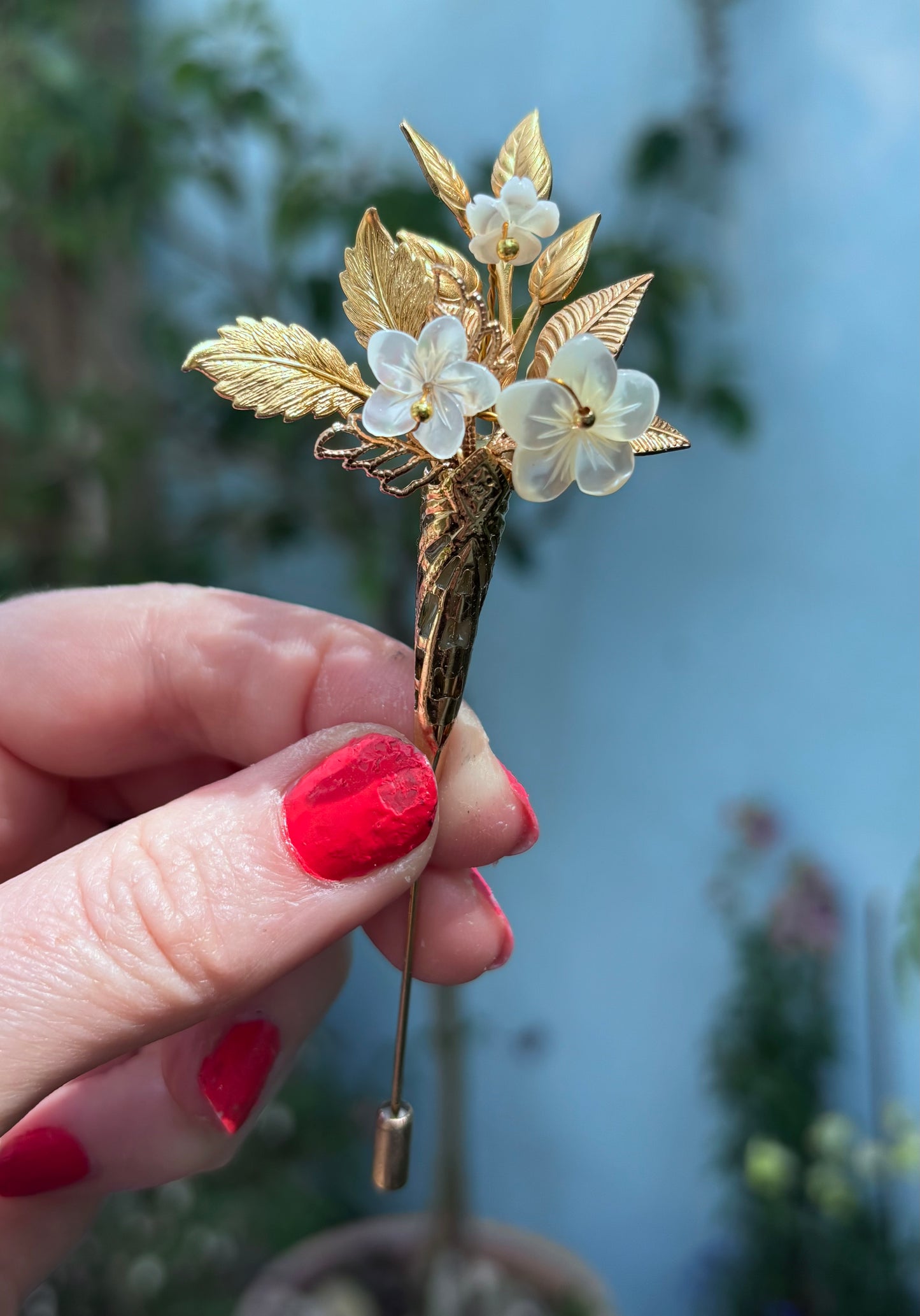 Margot Buttonholes