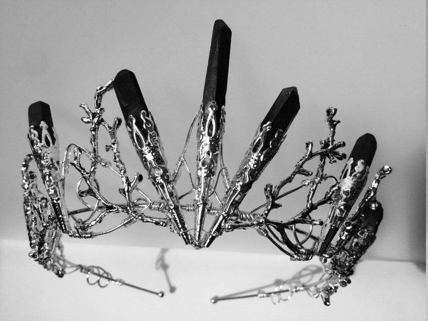 The DUSK VENUS Black Quartz Crown