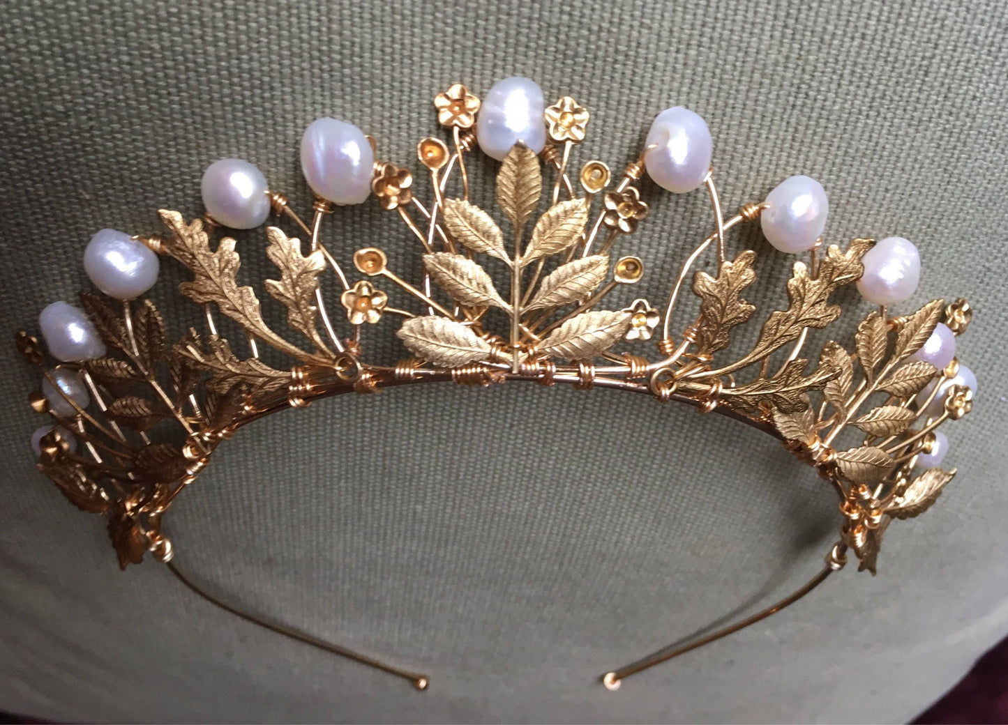 The AGATHA Leaf & Pearl Crown