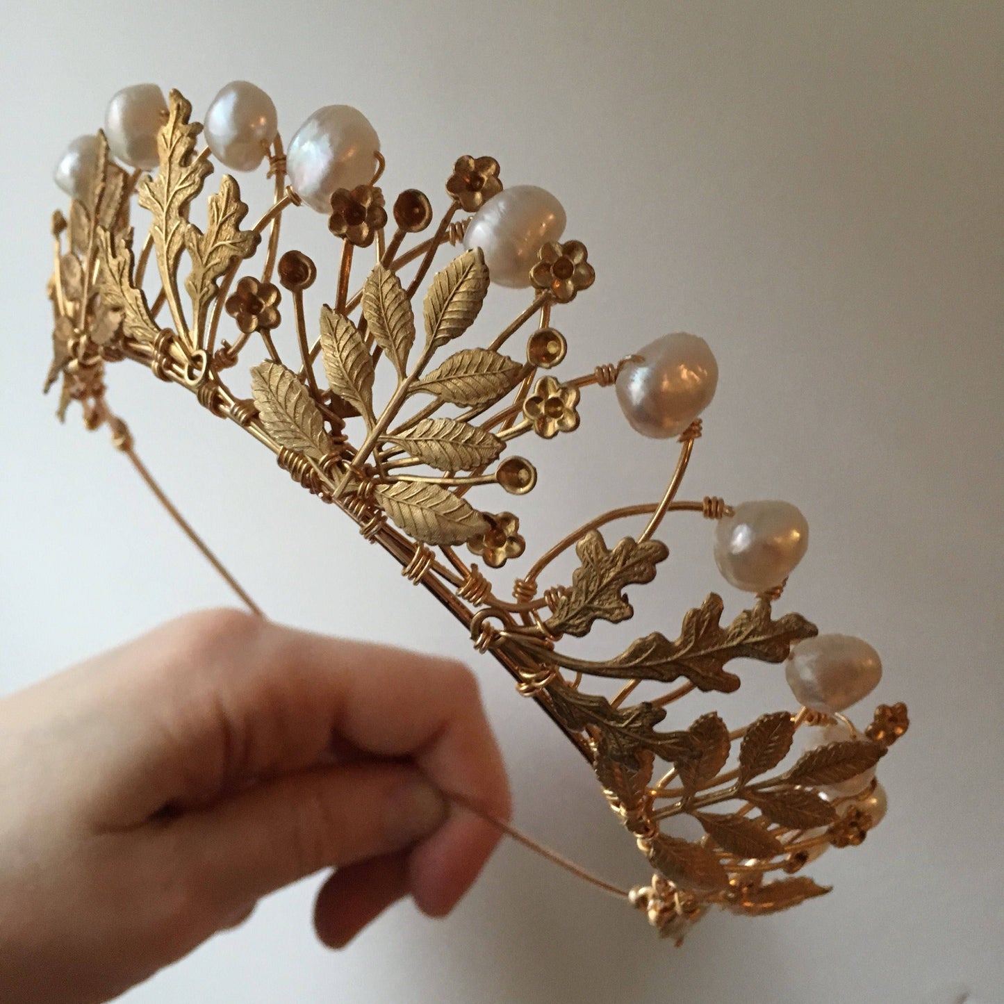 The AGATHA Leaf & Pearl Crown