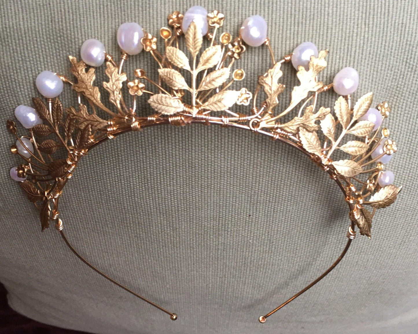 The AGATHA Leaf & Pearl Crown