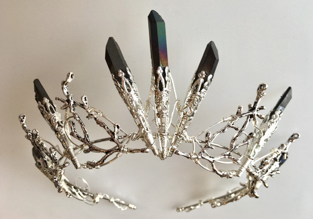The DUSK VENUS Black Quartz Crown