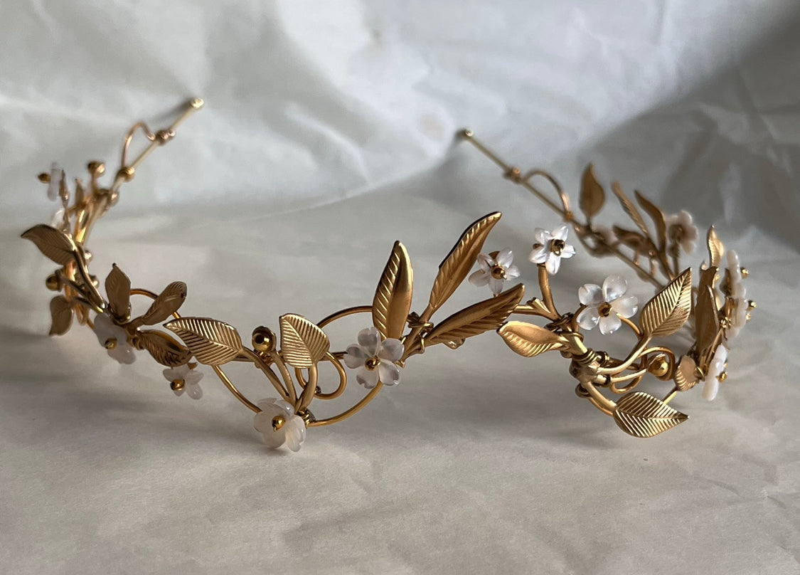 The OSTARA Leaf & Shell Flower Headband.