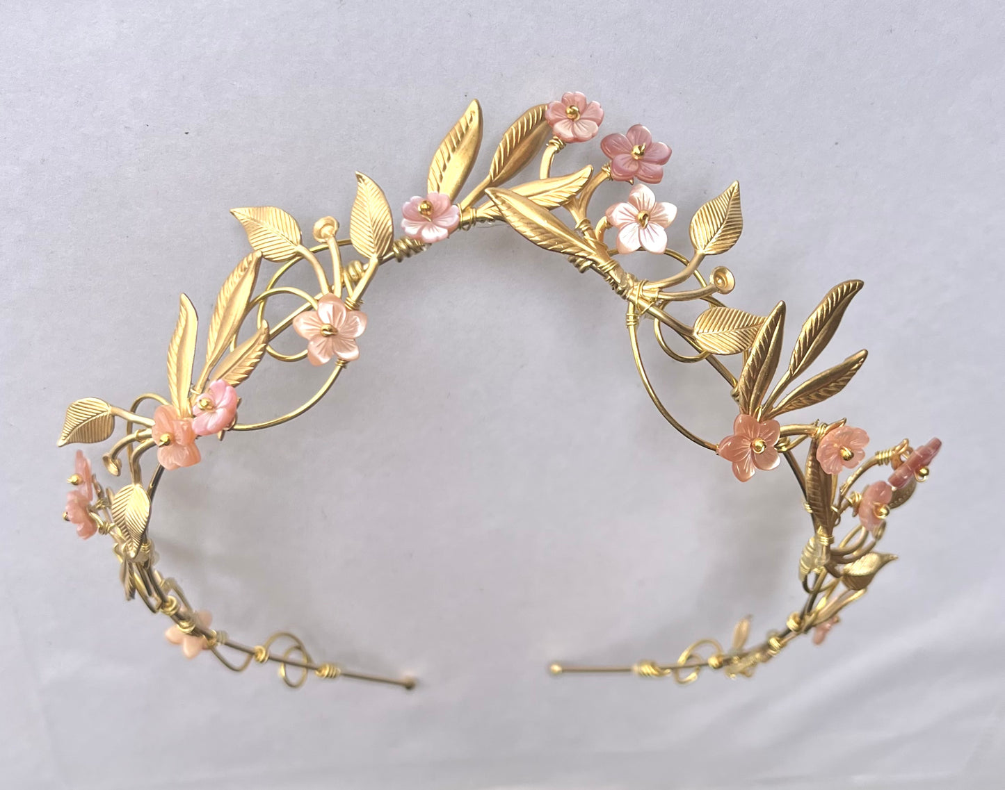 The OSTARA Leaf & Shell Flower Headband.