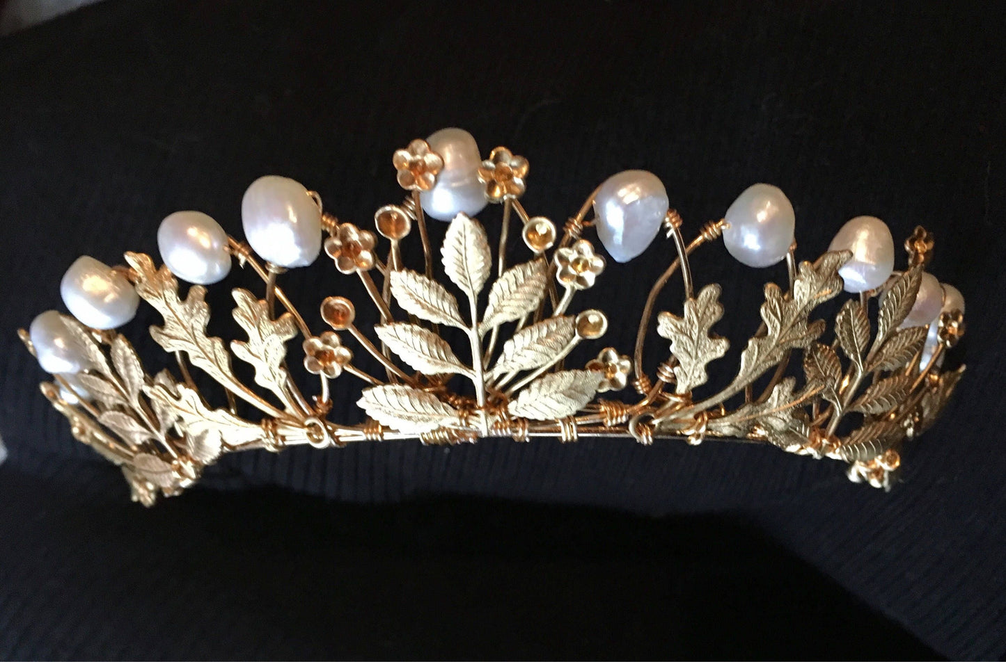 The AGATHA Leaf & Pearl Crown